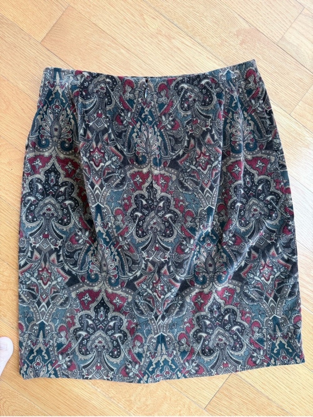 Women's Paisley Pattern Pencil Skirt - Black, Burgundy & Teal